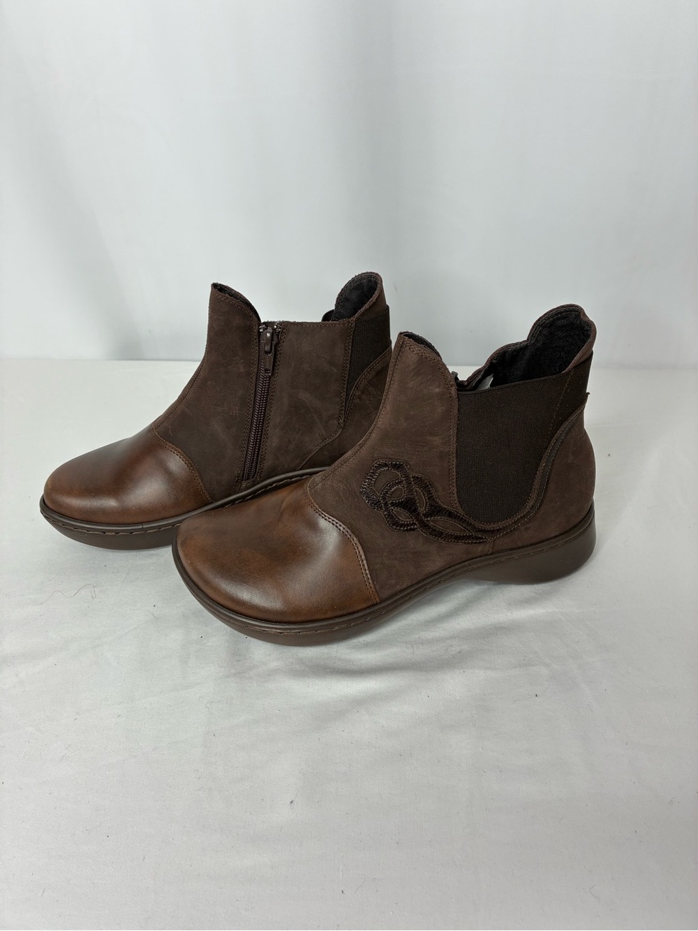 Naot Brown Leather Nubuck Ankle Boots EU 37 US 6.5-7 Chelsea Comfort Zip